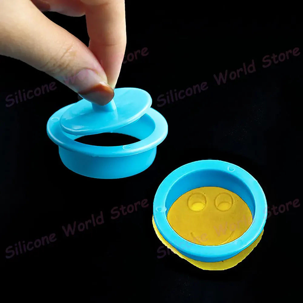 Emporte-pièce en silicone 13 pièces - Visages souriants pour pâtisserie emportepieces