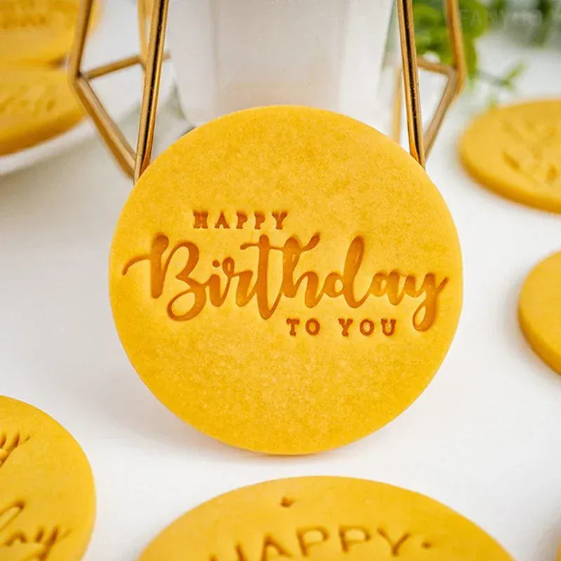 Emporte-pièces à biscuits "Joyeux Anniversaire" - Set de 6 pièces décoratives emportepieces