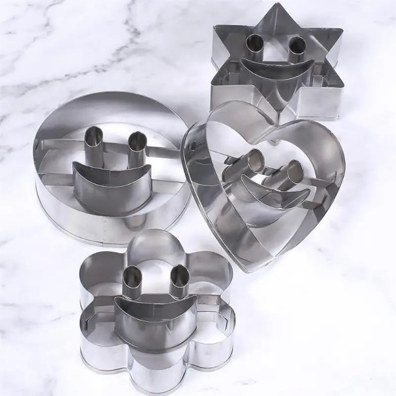 Emporte-pièces en inox - Set de 4 formes décoratives souriantes pour Noël emportepieces