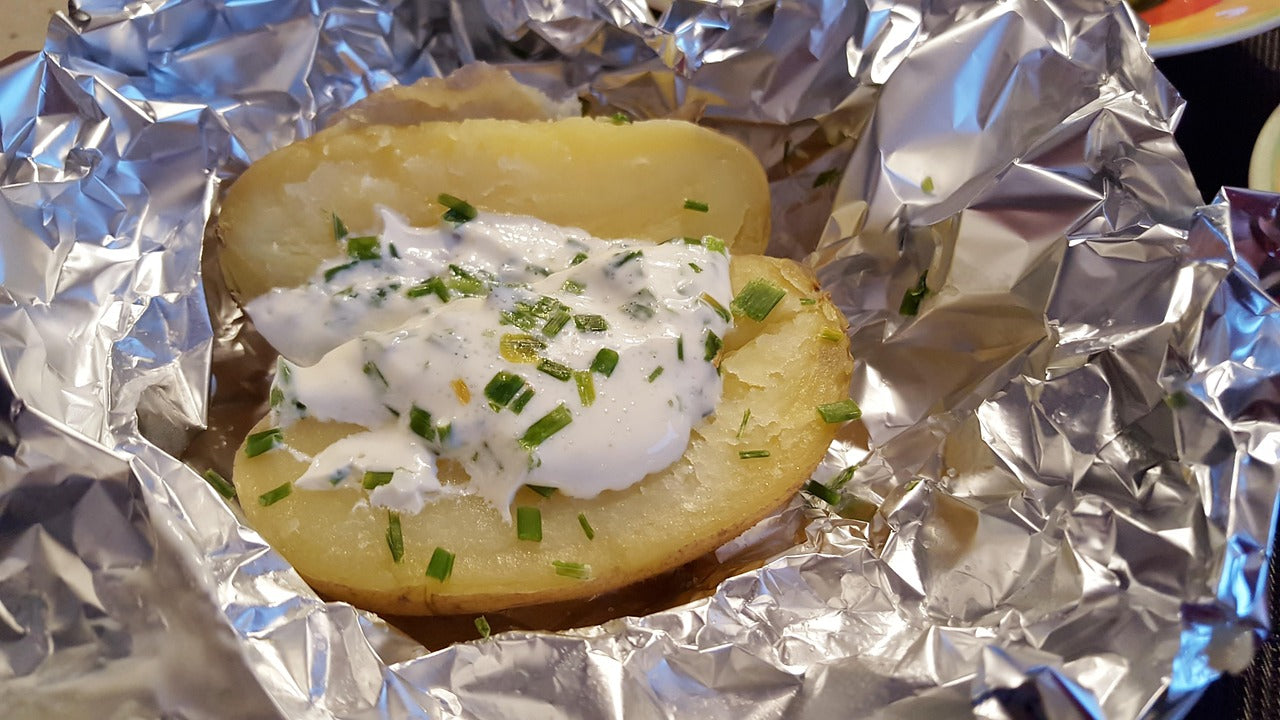 Pomme de terre cuite en papillote d'aluminium