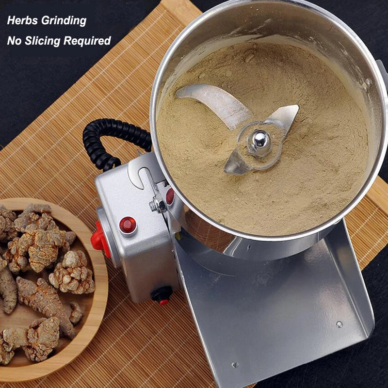 Broyeur à céréales inox ouvert avec herbes séchées réduites en poudre