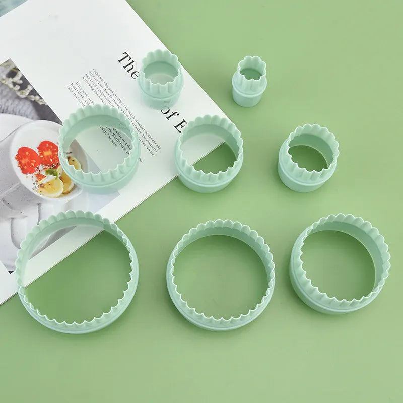 Emporte-pièces en Plastique - Set de 8 pour Cookies et Gâteaux emportepieces