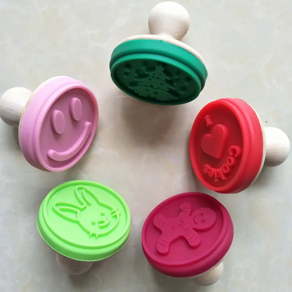 Emporte-pièces à biscuits avec motifs sourires et lapins - Set de 8 pièces emportepieces