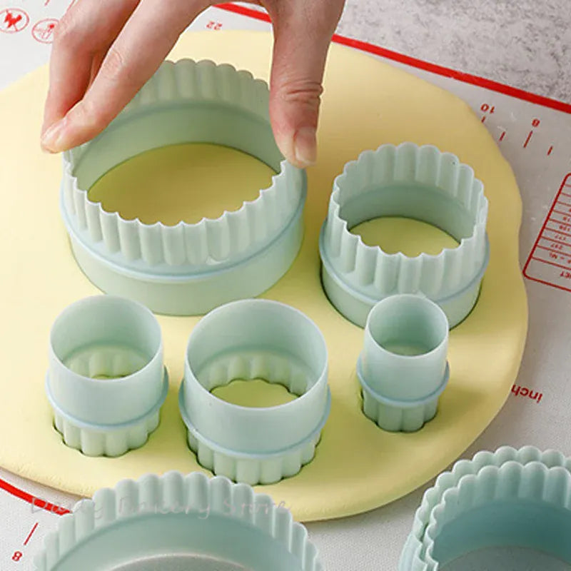 Emporte-pièces à biscuit en plastique - Set de 8 moules réutilisables emportepieces