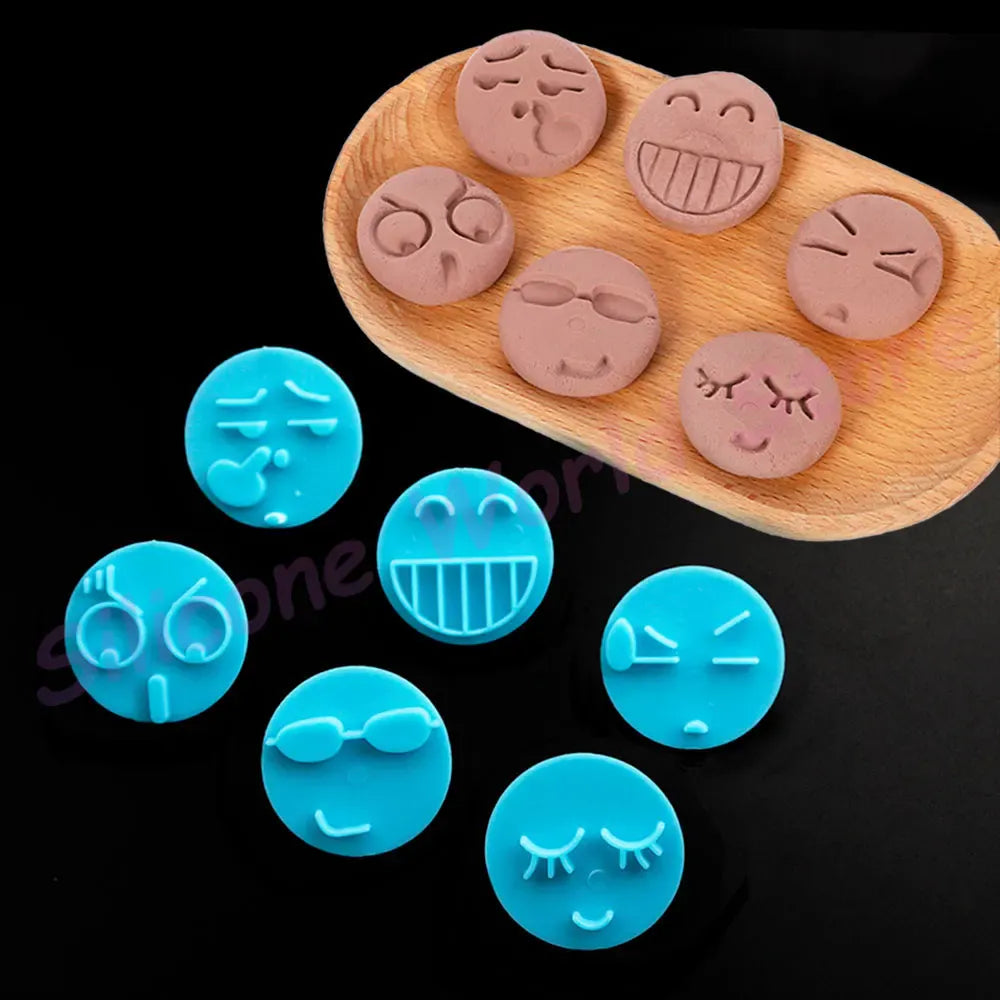 Emporte-pièce en silicone 13 pièces - Visages souriants pour pâtisserie emportepieces