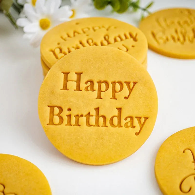 Emporte-pièces à biscuits "Joyeux Anniversaire" - Set de 6 pièces décoratives emportepieces