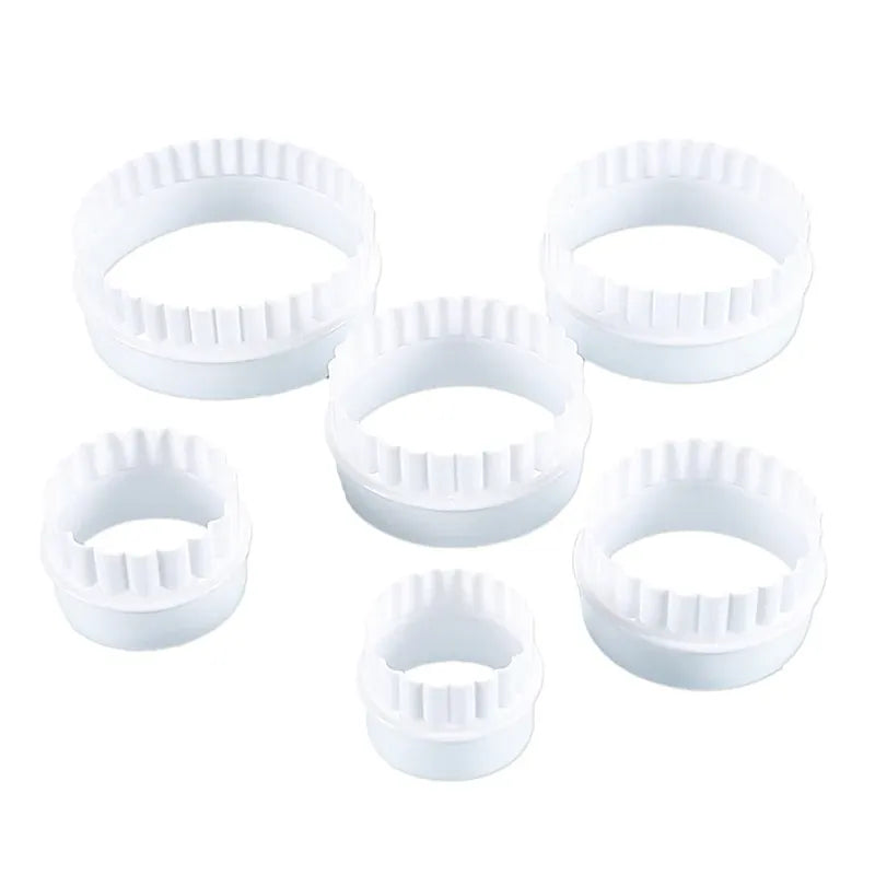 Emporte-pièces à biscuits ronds ondulés - Set de 6 en plastique blanc emportepieces
