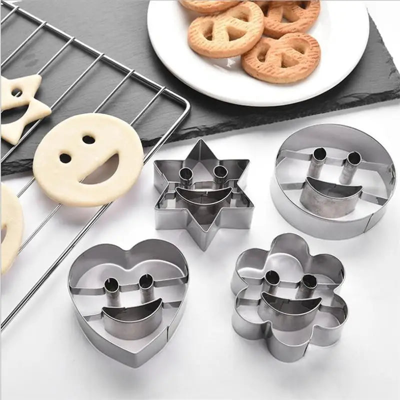 Emporte-pièces en inox - Set de 4 formes décoratives souriantes pour Noël emportepieces