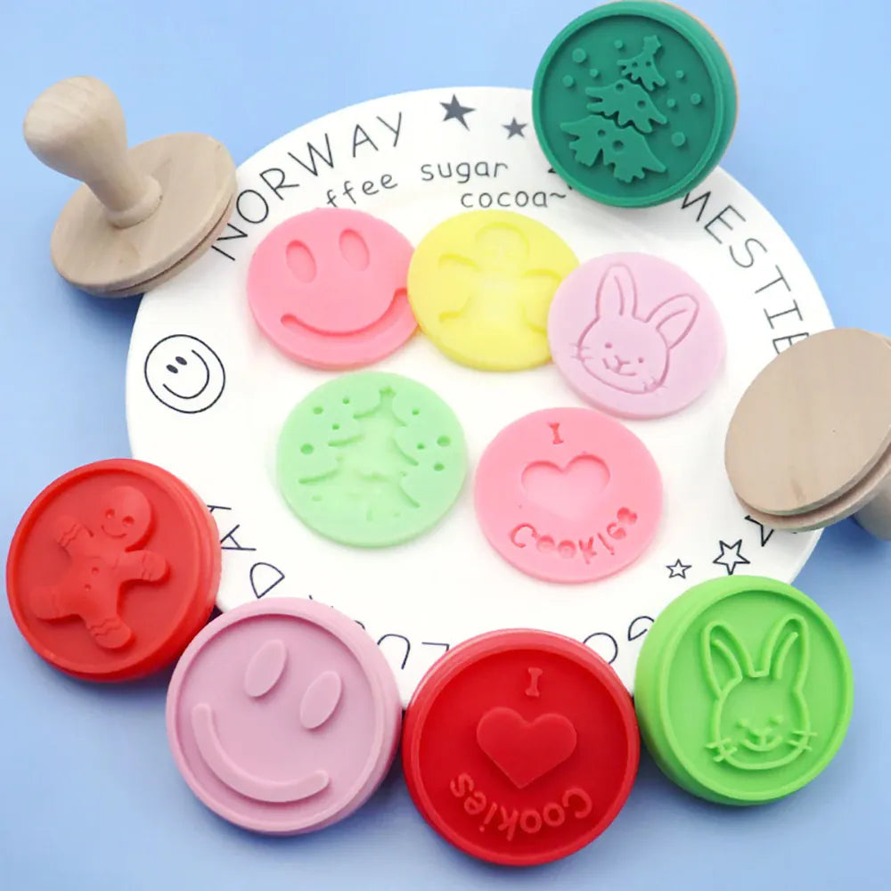 Emporte-pièces à biscuits avec motifs sourires et lapins - Set de 8 pièces emportepieces