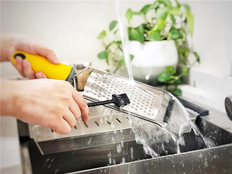 Zesteur en Acier Inoxydable pour Agrumes et Fromage | Avec Brosse zesteur