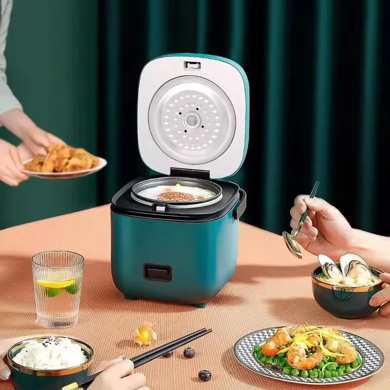 Mini cuiseur à riz 1,2 L sur une table de repas