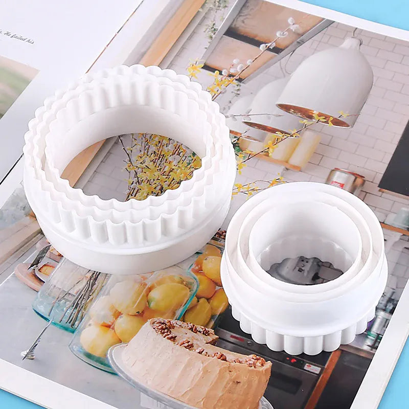 Emporte-pièces à biscuits ronds ondulés - Set de 6 en plastique blanc emportepieces