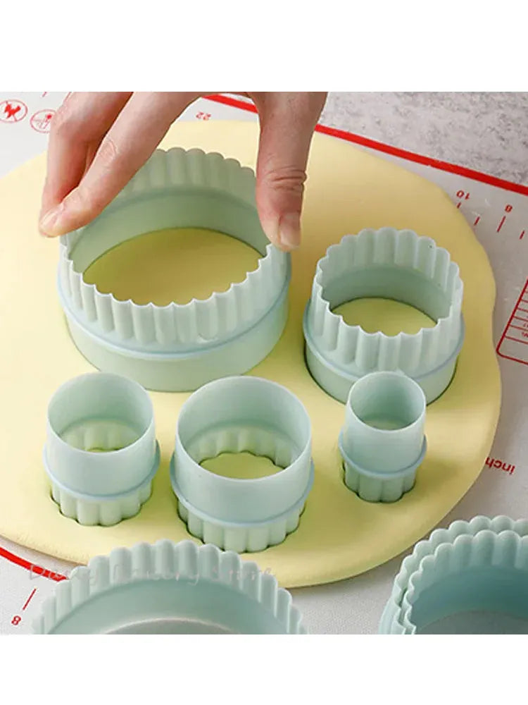 Emporte-pièces à biscuit en plastique - Set de 8 moules réutilisables emportepieces