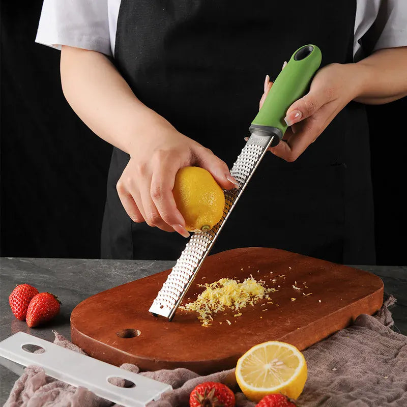 Zesteur en Inox pour Fruits et Fromage - 4 Lames Poignée Antidérapante zesteur