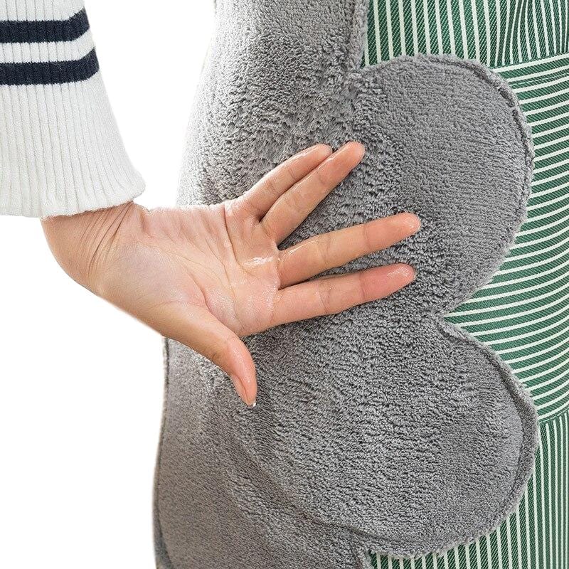 Tablier de cuisine imperméable et facile à nettoyer avec des surfaces essuie-mains tablier