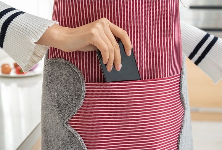 Tablier de cuisine imperméable et facile à nettoyer avec des surfaces essuie-mains tablier